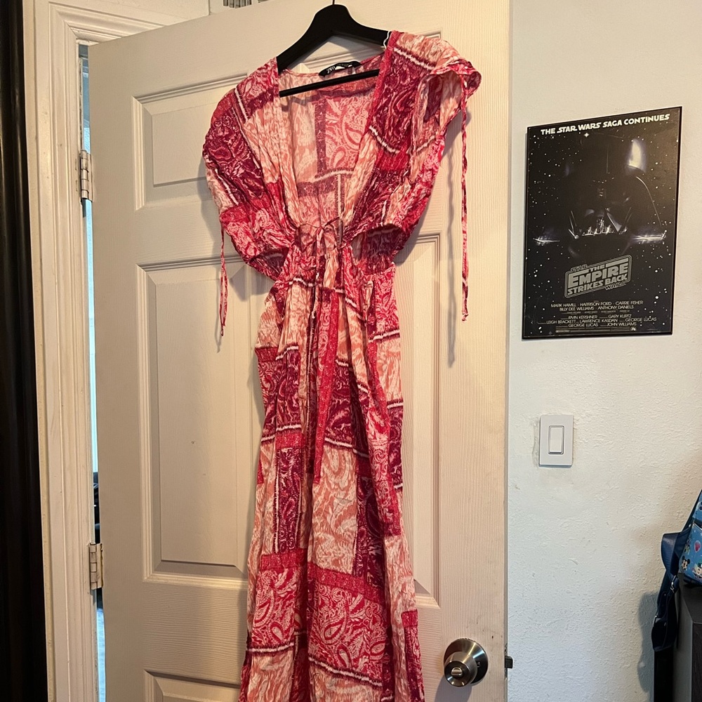 Summer dress with opening on the sides